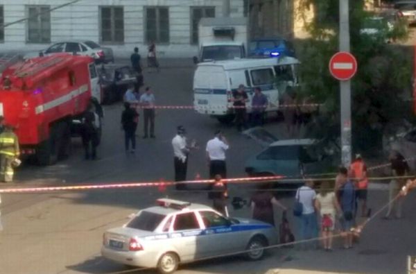 Появились кадры с места ДТП в Ростове, где ВАЗ насмерть сбил пешехода