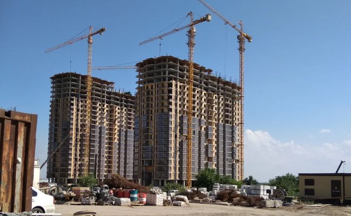Логвиненко предложил запретить крупнейшему ростовскому застройщику возводить новые многоэтажки