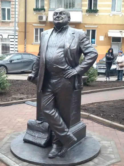 Памятник Жванецкому в Ростове. Фото donnews.ru