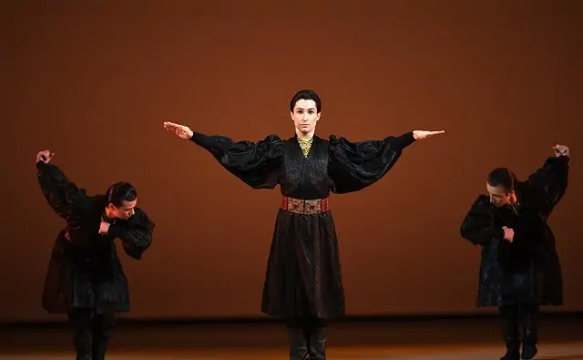 Транссексуал Эрика Саратов