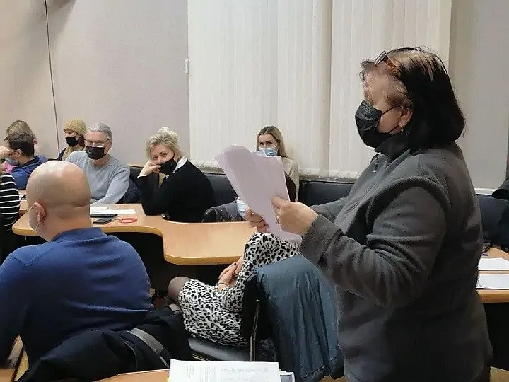 Жители аварийного дома. Фото donnews.ru