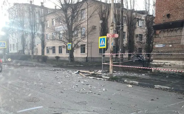 Последствия ураганного ветра в Шахтах. Фото КВУ