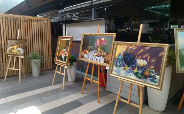 Выставка картин на фестивале. Фото donnews.ru