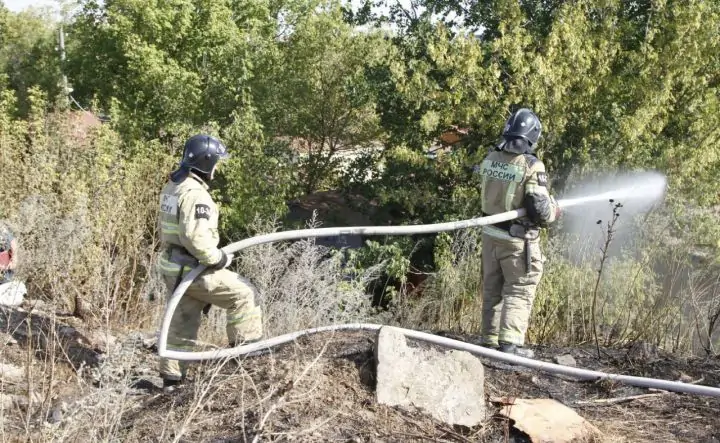 Фото с тушения пожара пресс-службы ГУ МЧС по Ростовской области