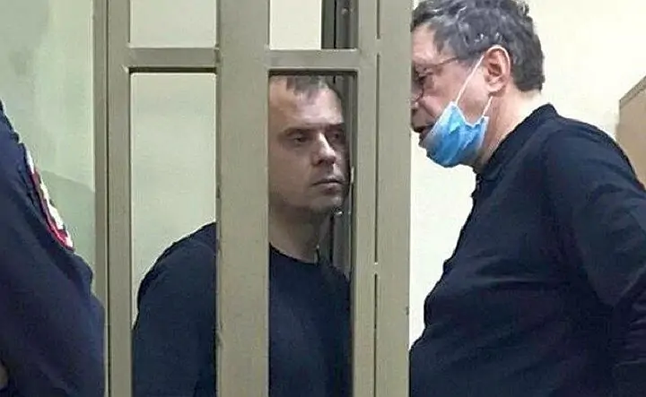 Андрей Майер (слева) и его адвокат. Фото 1Rnd.ru