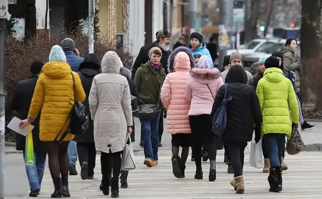 Люди на улице. Фото 161.ru.