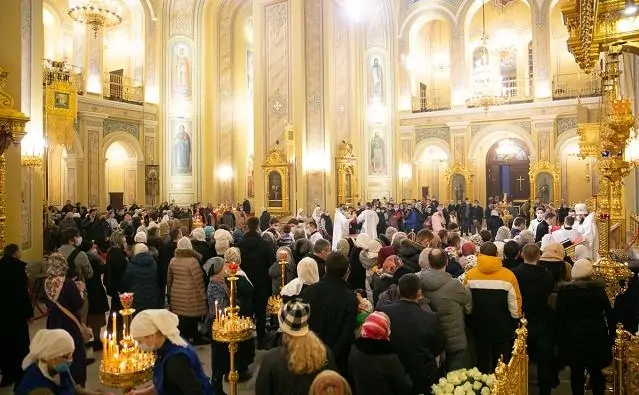 Богослужение в кафедральном соборе. Фото rostoveparhia.ru