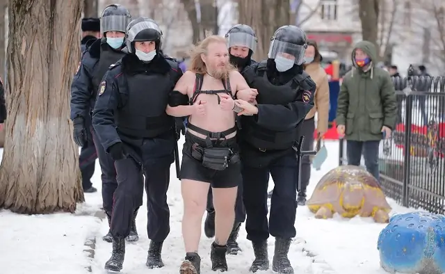 Одно из задержаний 23 января в Ростове. Фото donday.ru.
