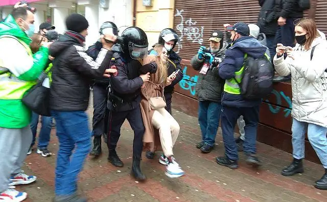 По оценкам Telegram-каналов, в Ростове задержали около 50 человек. Фото donnews.ru