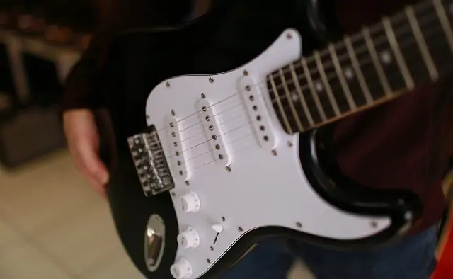 Гитара Fender Squier mm Sreatocaster Hard Tail. Фото cantanta.ru.