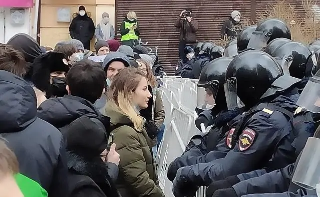 На протестной акции в поддержку Навального. Фото donnews.ru