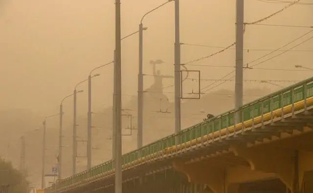 Пылевая буря в Ростове. Фото Дениса Демкова