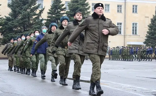 Тренировка парадного расчёта казаков в Новочеркасске. Фото donland.ru
