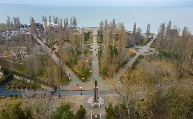 Парк в Таганроге. Фото Дениса Демкова
