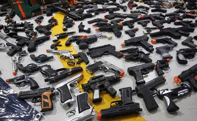 Игрушечные пистолеты. Фото goumc.ru.