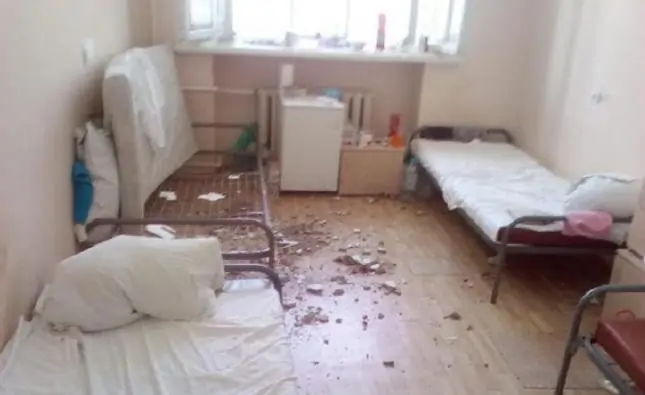 Палата, где обрушился потолок. Фото kvushahty.ru