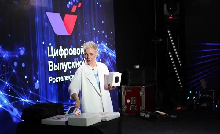 Ведущая цифрового выпускного Юлия Смелых. Фото предоставлено пресс-службой Ростелекома