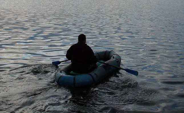 Мужчина занимался контрабандой на лодке. Фото tass.ru