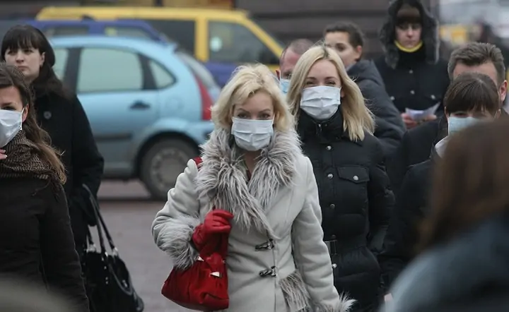 Люди в масках. Фото biz-terr.ru