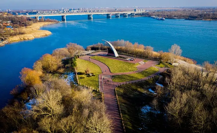 Вид на Кумженскую рощу и Западный мост. Фото pilothub.ru.