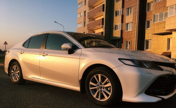 Ростовской больнице потребовался перламутровый седан бизнес-класса Toyota Camry за 2,9 млн рублей