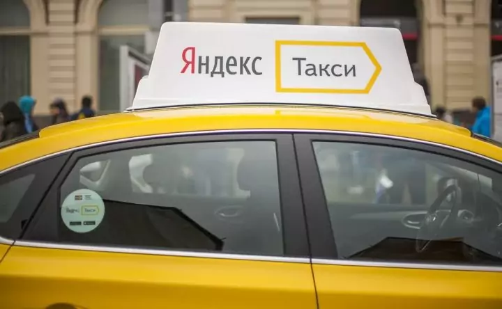 Машина Яндекс.Такси. Фото krasnodar.reklama-kuban.com