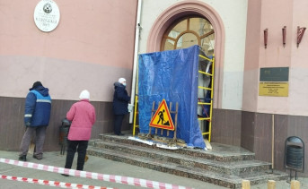 Ростовский «Водоканал» украсили к Новому году массивными бетонными блоками