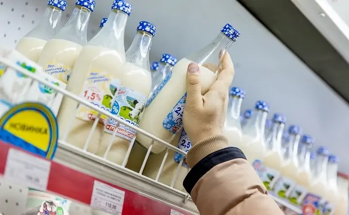 Полка с молоком в магазине. Фото korkino-raion.ru