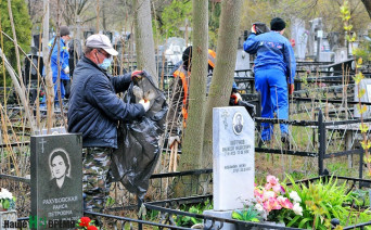 На кладбищах Ростова решили ввести пропуска для автомобилей