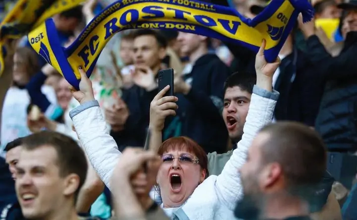 Как стать фанатом. Как стать фанатом. Фанаты бтс. Фанатки цска. Федюк 2020.