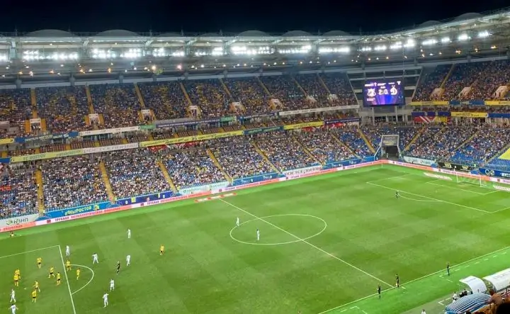 Почти полные трибуны  стадиона "Ростов-Арена". Фото donnews.ru