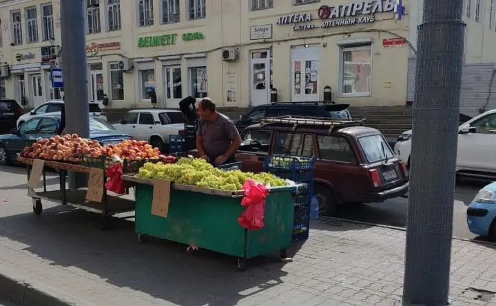 Незаконная торговля в районе Соборной площади Ростова. Фото пресс-службы администрации города