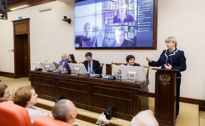 Президент ЮФУ Марина Боровская выступает перед участниками мероприятия. Фото пресс-службы ЮФУ