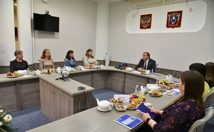 Встреча Александра Ищенко с жёнами и матерями мобилизованных. Фото Анатолия Карбинова/zsro.ru