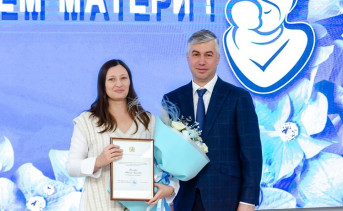 Алексей Логвиненко наградил выдающихся матерей Ростова в преддверии Дня матери