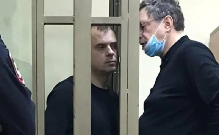 Андрей Майер (слева) и его адвокат. Фото 1Rnd.ru.
