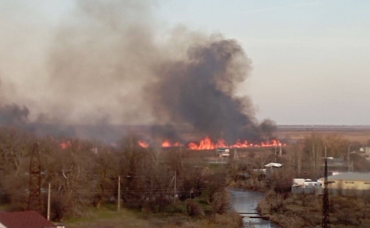 Рядом с Ростовом вспыхнул большой ландшафтный пожар