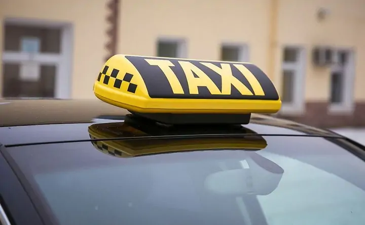Машина такси. Фото: REBBOX.RU.