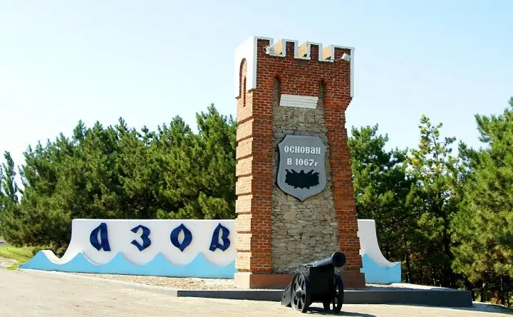 Памятный знак на въезде в Азов. Фото amtg.sa6.ru.