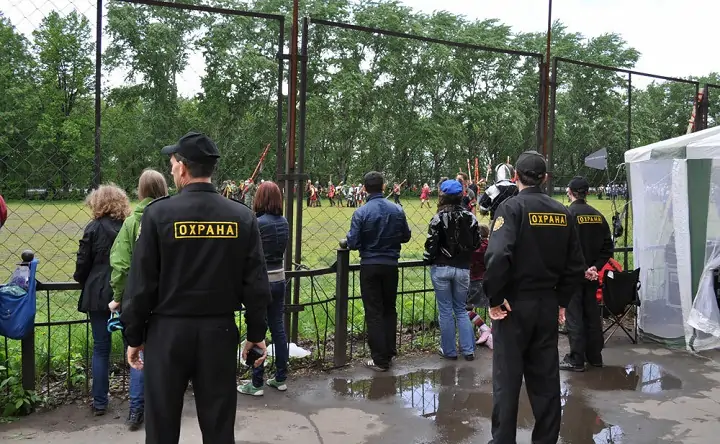 Охранники на спортивном мероприятии. Фото gruppa-block.ru.