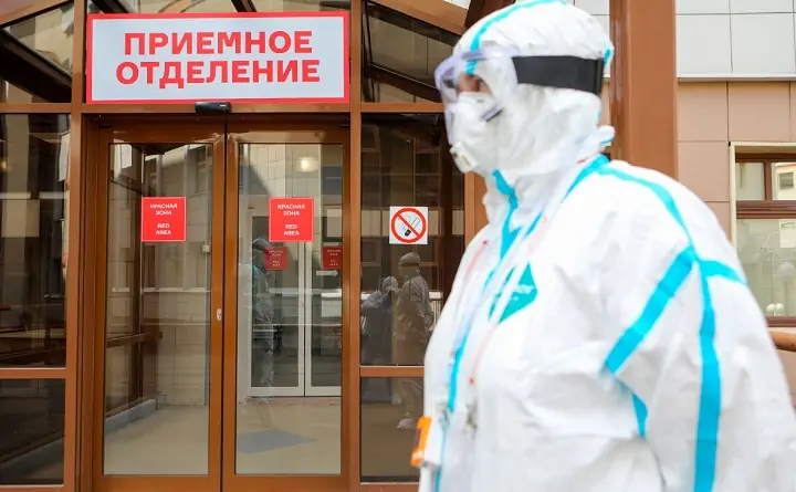Вход в красную зону коронавирусного госпиталя. Фото Андрей Никеричев  АГН «Москва».