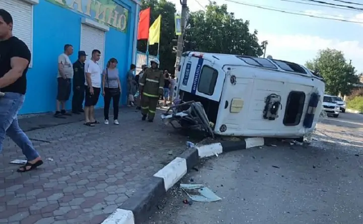 Авария в Батайске. Фото пресс-службы ГИБДД