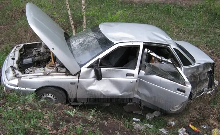 Разбитый автомобиль «ВАЗ-2110». Фото для иллюстрации vzsar.ru