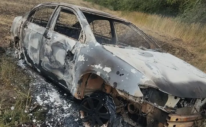Машина, которую угнали и сожгли. Фото пресс-службы Следкома по Ростовской области