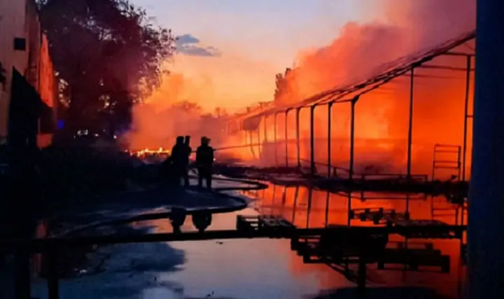 Пожар на складе. Фото ГУ МЧС России по Ростовской области