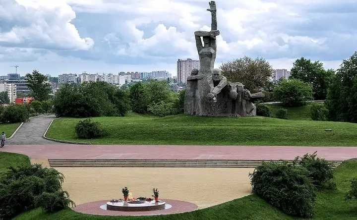 Мемориал в Змиёвской балке. Фото extraguide.ru