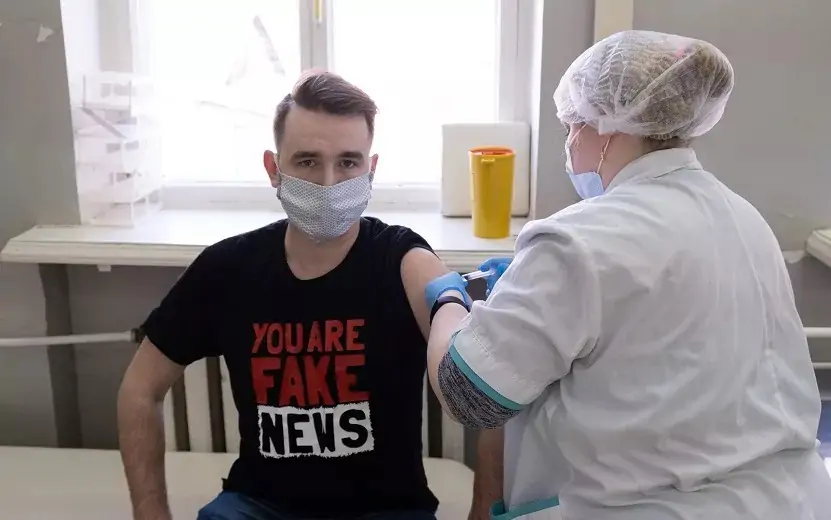Вакцинация от коронавируса. Фото Сергея Грачёва, httpsizhlife.ru