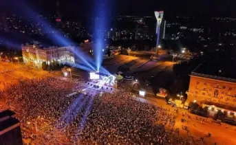 Гала-концерт на Театральной площади. Фото don24.ru