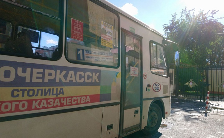 Автобус, на котором мобилизованных отправляют с призывного пункта. Фото donnews.ru.