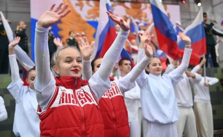 Девушки на праздничном концерте в Ростове. Фото пресс-службы правительства Ростовской области